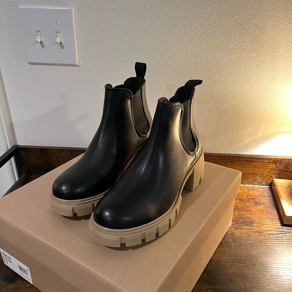 Black Chunky Steve Madden Boots - Picture 2 of 5